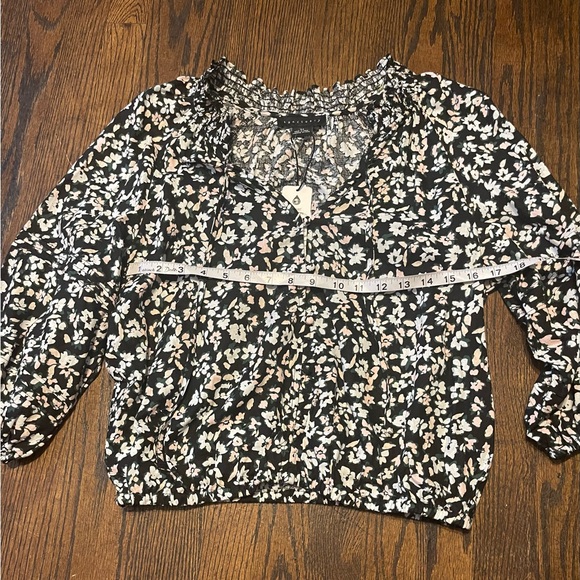 Chic sanctuary Black and White 🤍💎🌷Floral Blouse - Picture 9 of 14